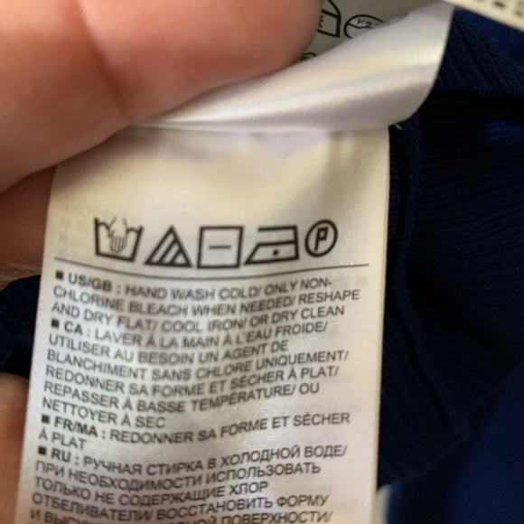 Banana Republic Extra Fine Merino V-neck Sweater - Picture 7 of 8